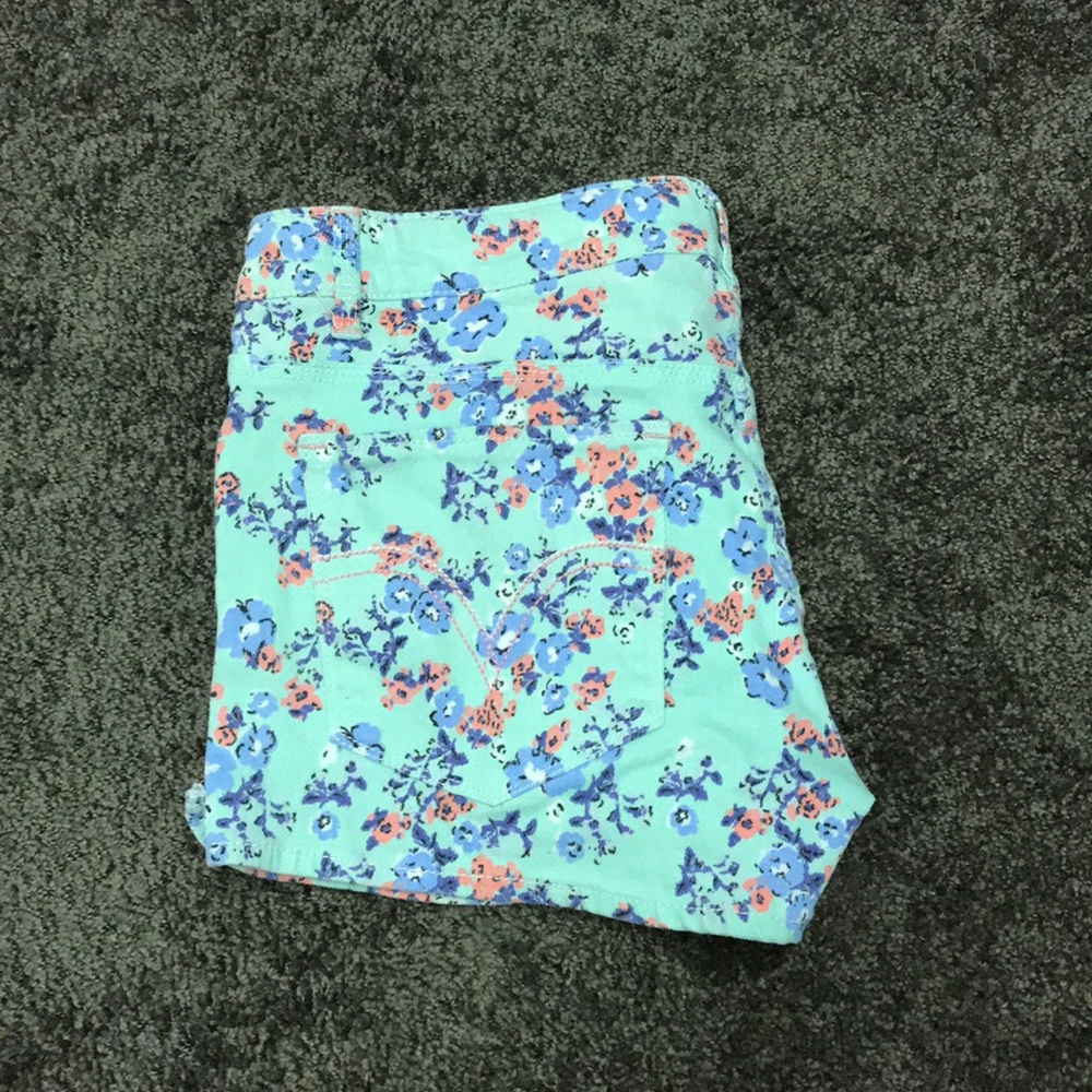 Adorable Levi’s Shorts!!! Size 11! Great condition